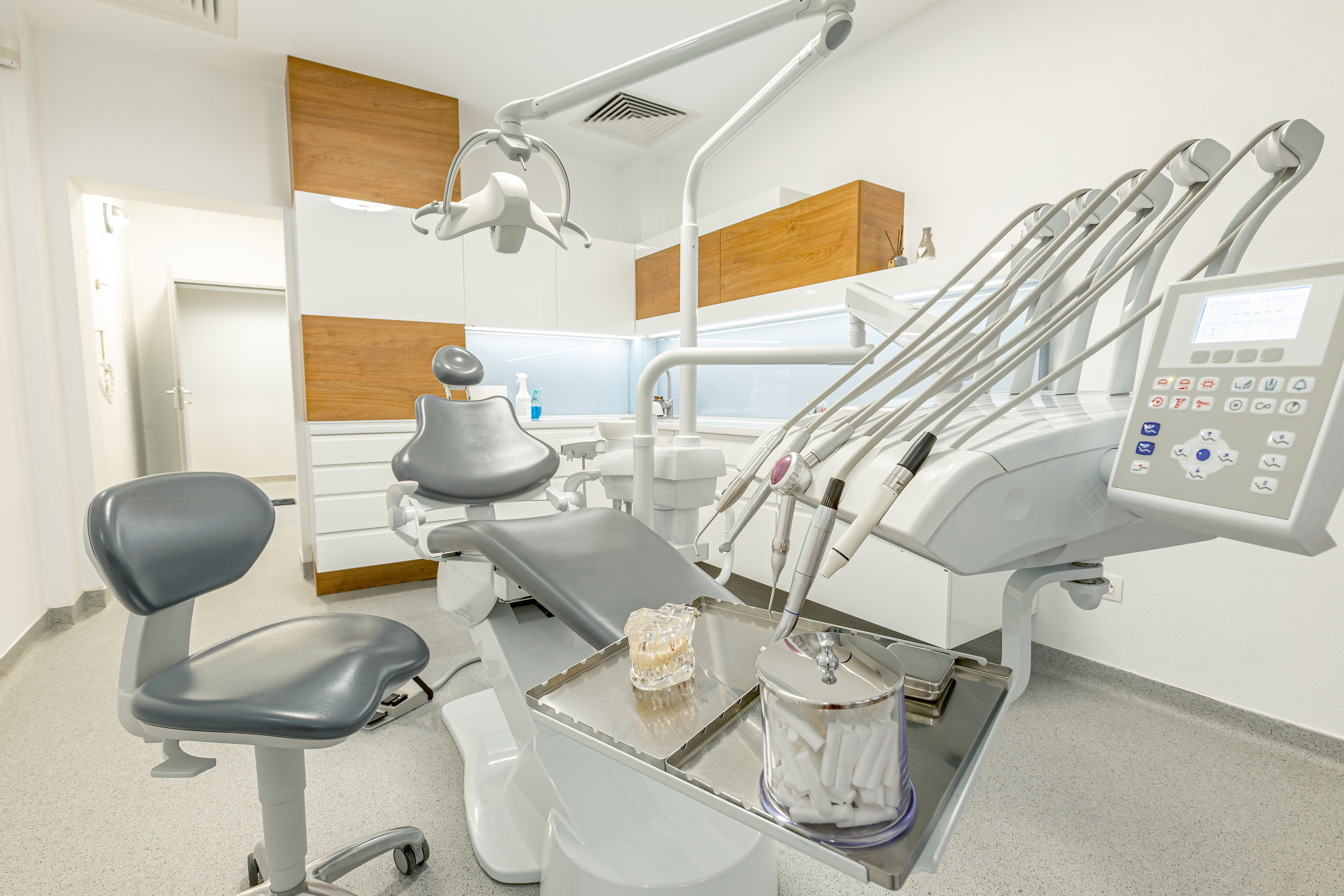 modern-dental-clinic-2021-08-29-21-03-52-utc (1)